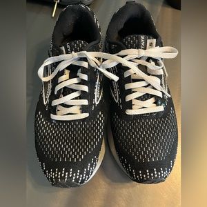 Brooks Women’s Levitate Running Shoes sz 7.5